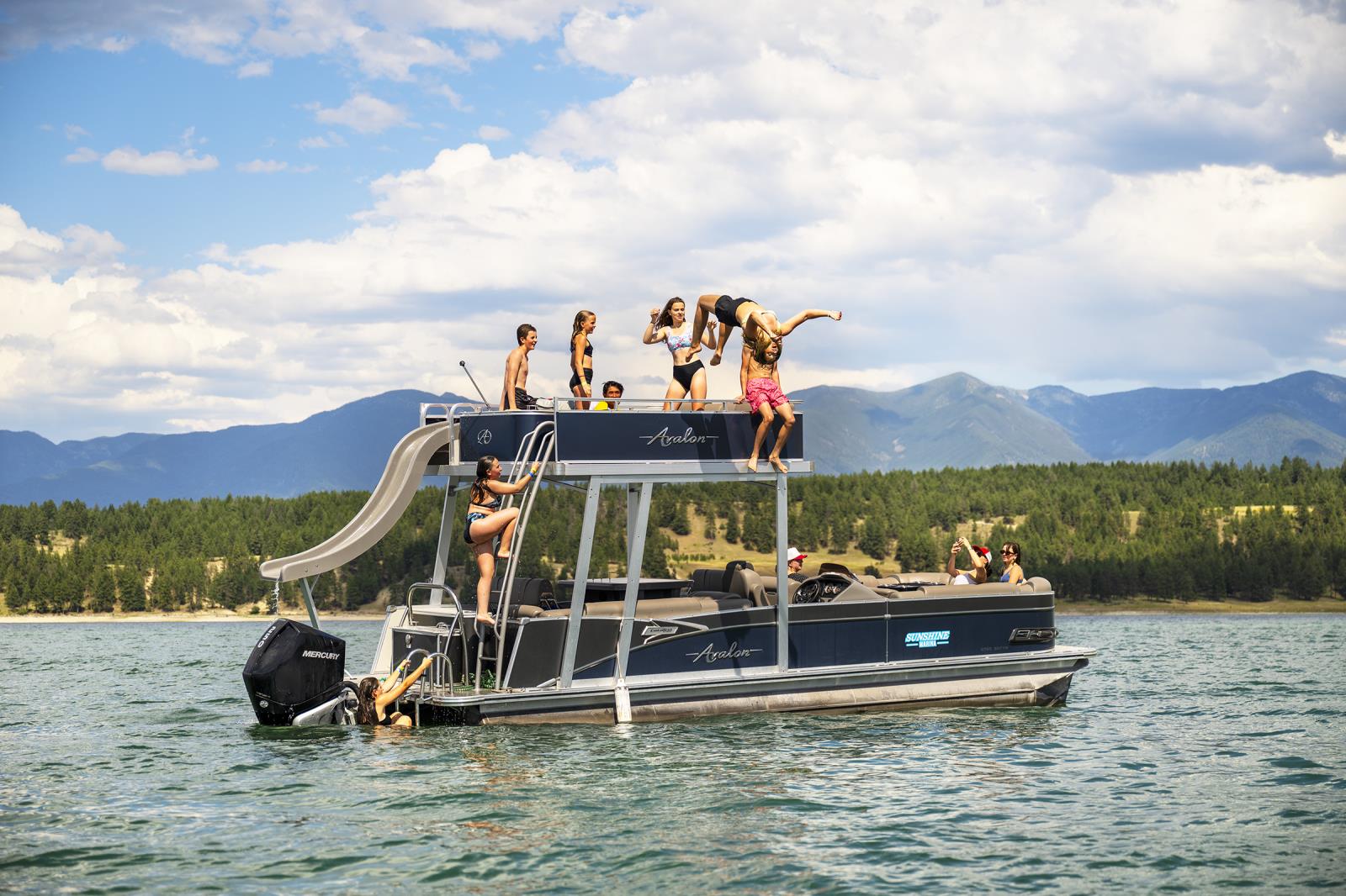 Sunshine Houseboats and Marina 2504 WEB