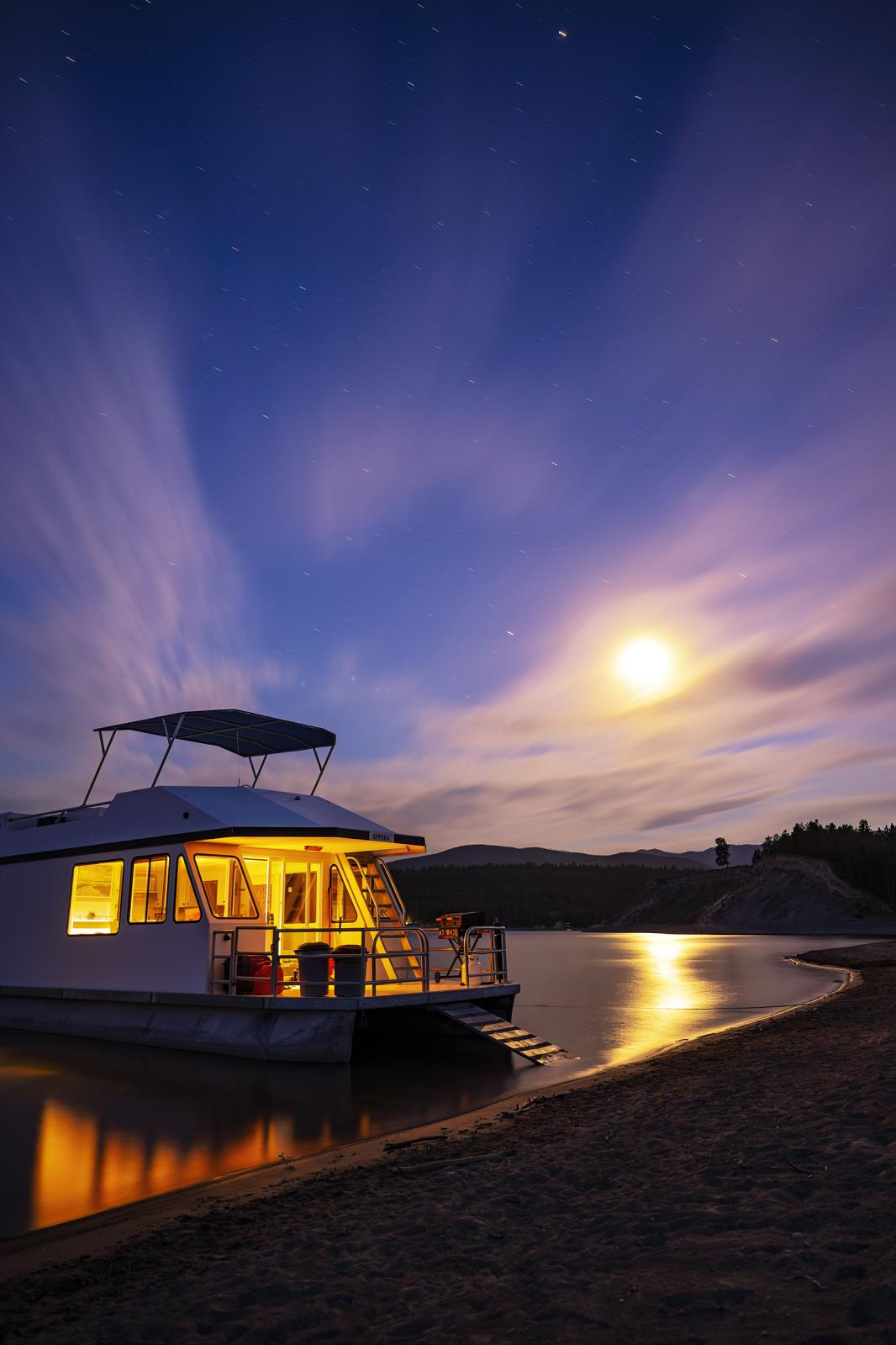 Sunshine Houseboats and Marina 2717 WEB